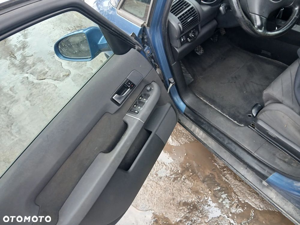audi a2 fotel kanapa deska kokpit podsufitka boczek podłokietnik licznik panel szyb stacyjka - 3