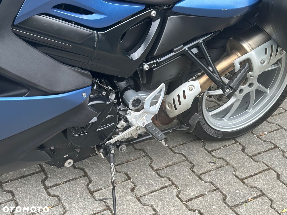 BMW F - 17