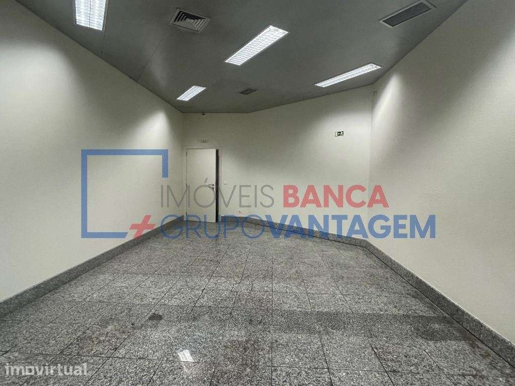Prédio Comercial/Escritórios, para venda, Aguiar da Beira - Aguiar ... - Grande imagem: 3/20
