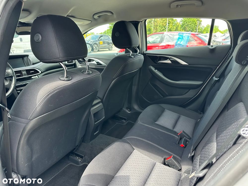 Infiniti Q30 - 9