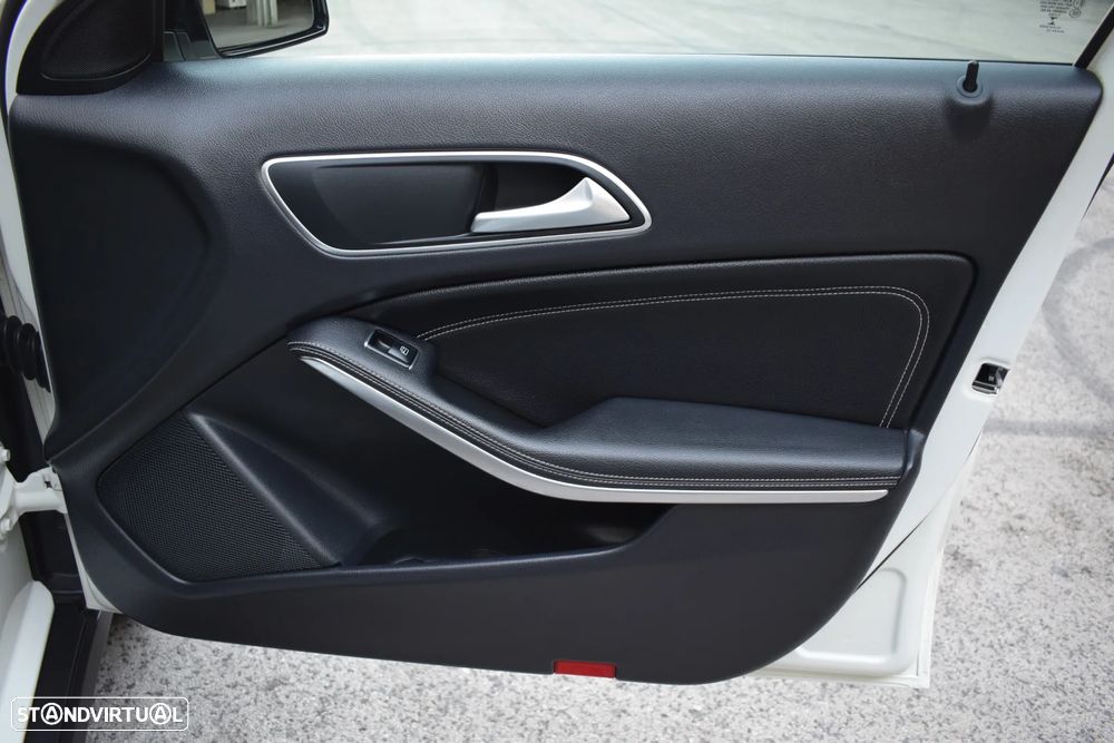 Mercedes-Benz GLA 180 CDI Urban - 33