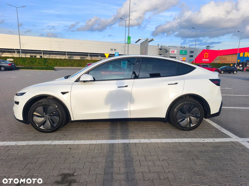 Tesla Model Y 2025 photo 4