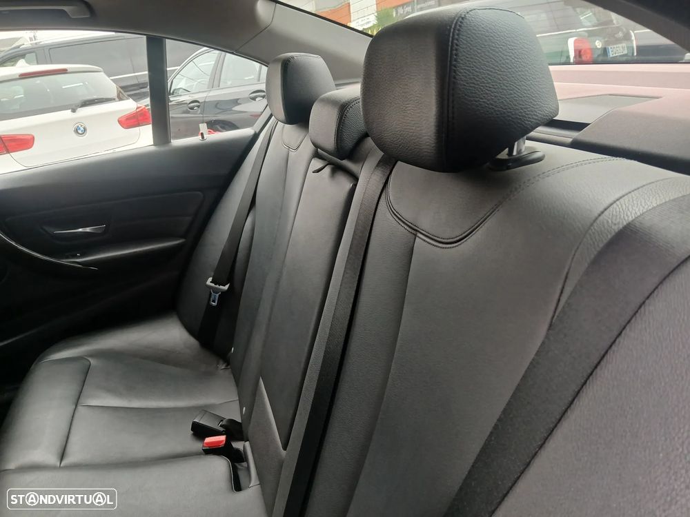 BMW 320 d Line Luxury - 20