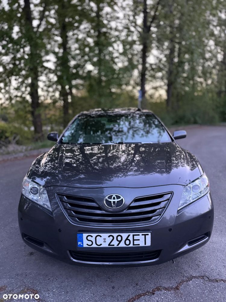 Toyota Camry - 1