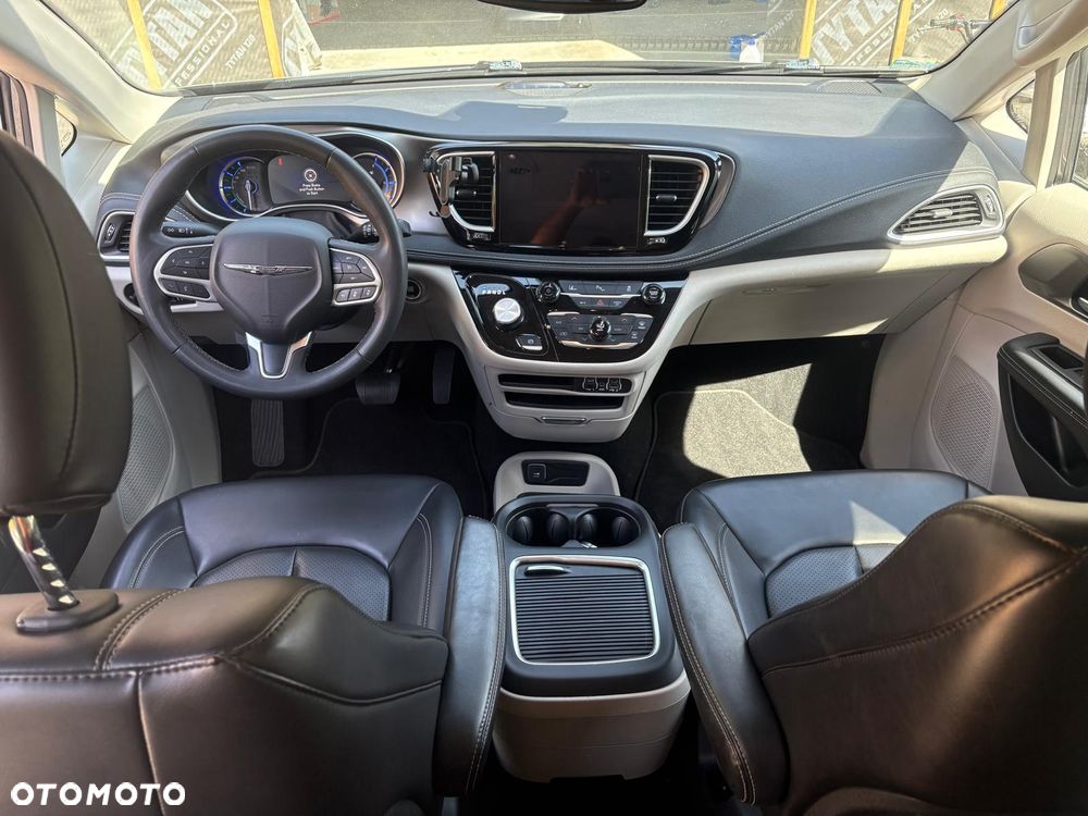 Chrysler Pacifica - 20