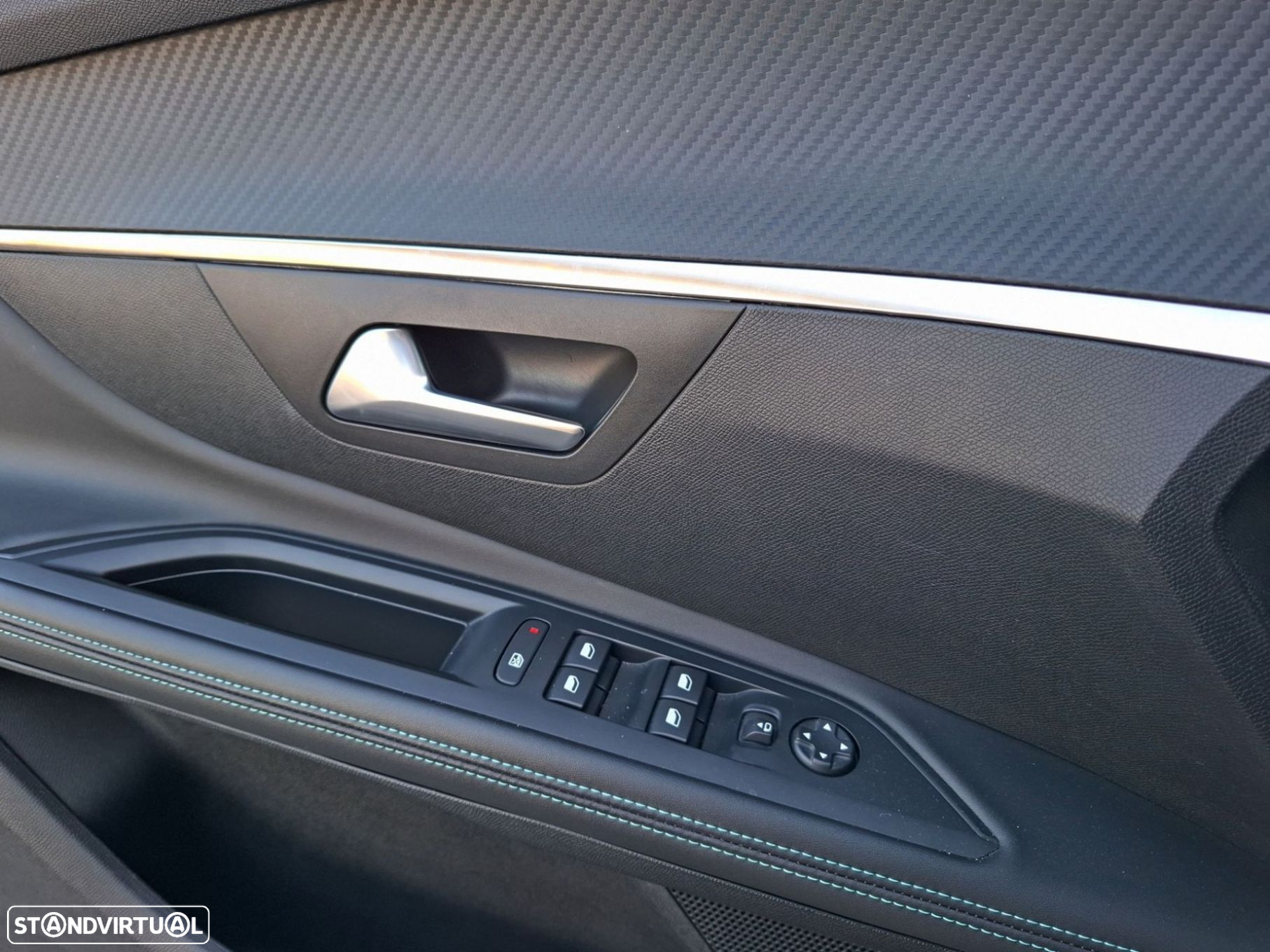 Peugeot 5008 1.2 PureTech Allure EAT8 - 26