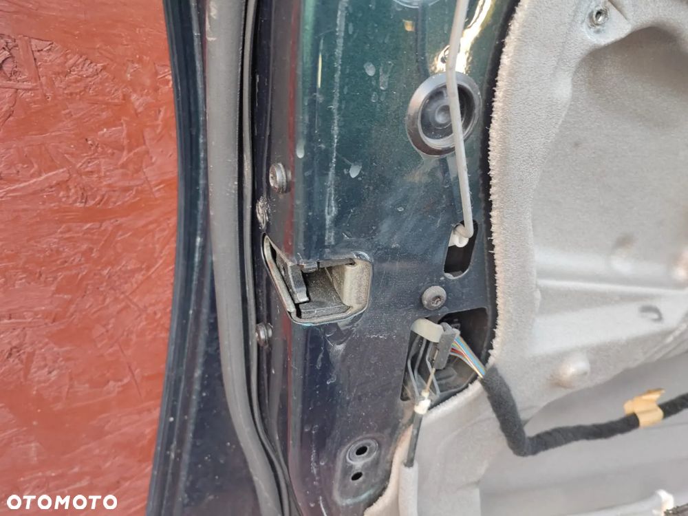 BMW E60 / E60 LCI / E61 / E61 LCI. ORYGINALNE KOMPLETNE DRZWI LEWE / PRAWE EUROPA. W KOL. TIEFGRUEN METALLIC. O NR: 7 202 339 / 7 181 003 / 7 111 375 / 7 202 340 / 7 111 376 / 7 181 004 OEM. W BARDZO DOBRYM STANIE. - 30