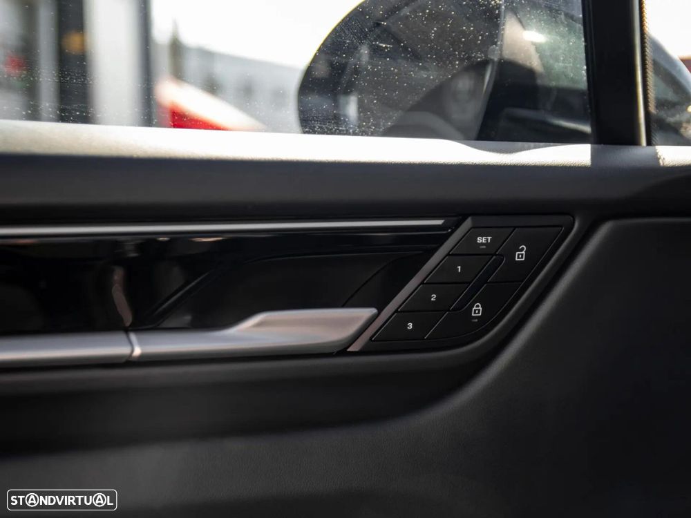 Porsche Macan Electric 4S - 46