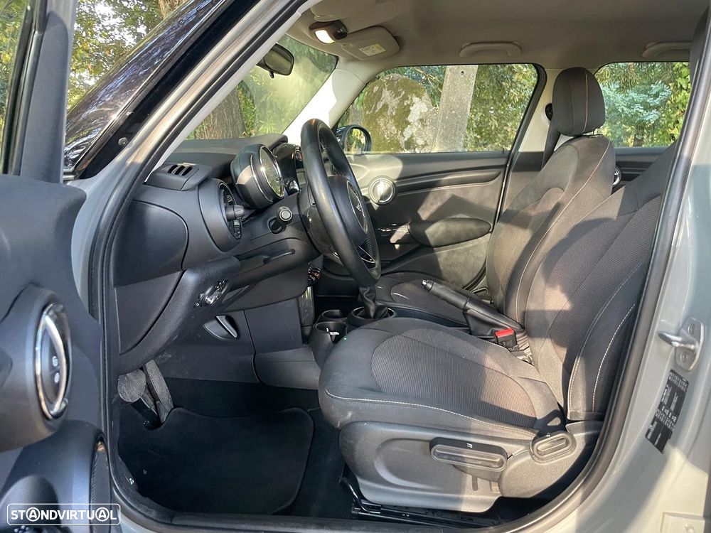 MINI 5 Portas Cooper D Aut. - 19