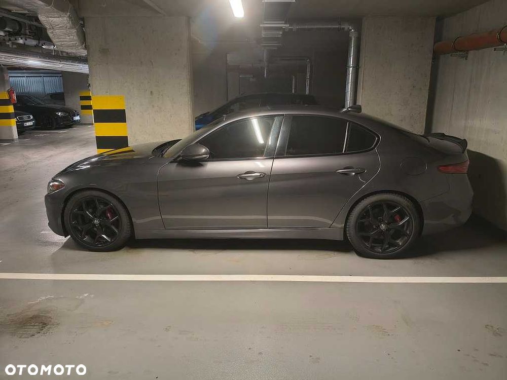 Alfa Romeo Giulia - 4