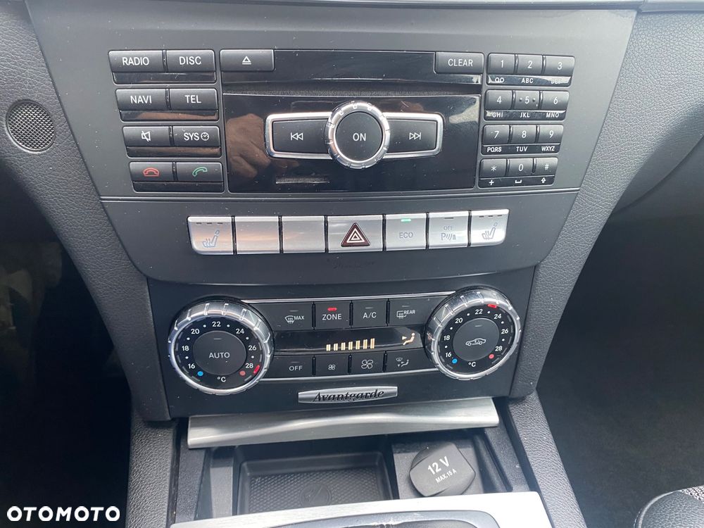 Mercedes-Benz Klasa C 180 CGI Automatik BlueEFFICIENCY Avantgarde - 32