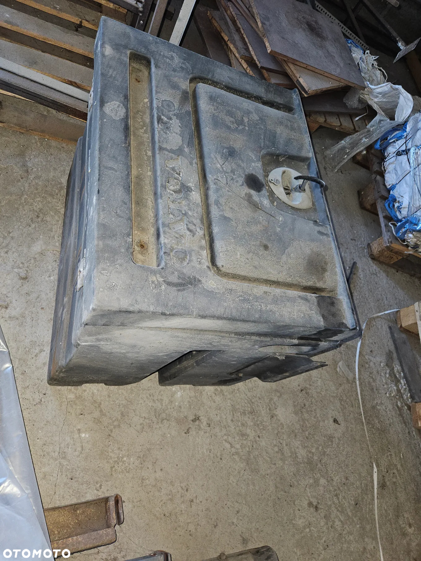 skrzynka narzędziowa VOLVO - 2