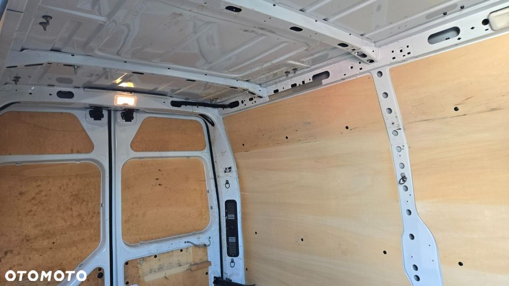 Nissan Interstar - 22