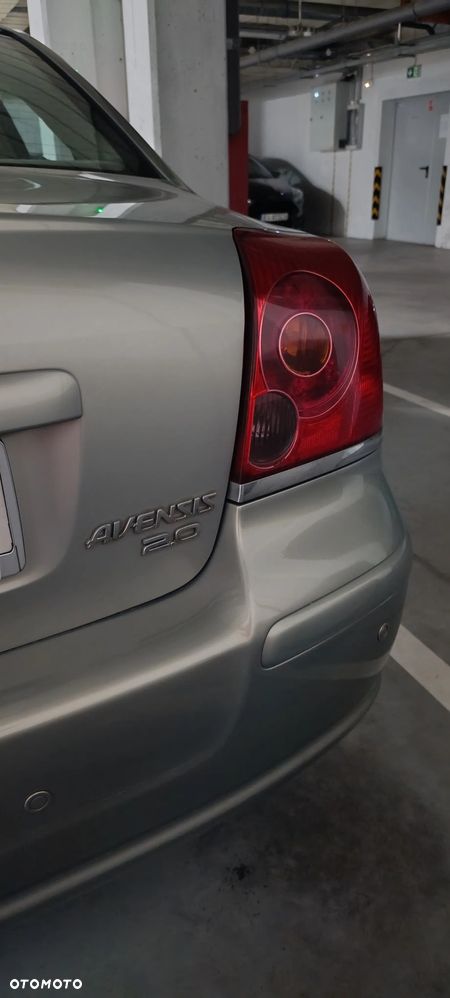 Toyota Avensis - 18