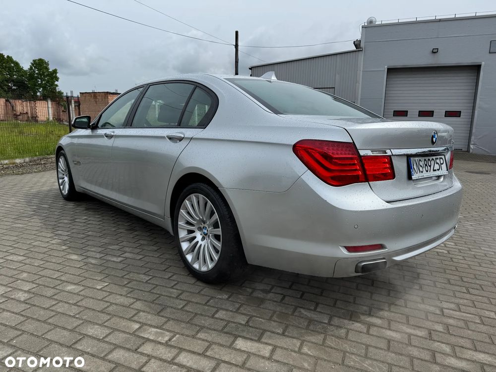 BMW Seria 7 750Li - 11