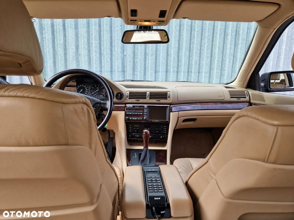 BMW Seria 7 740i - 30
