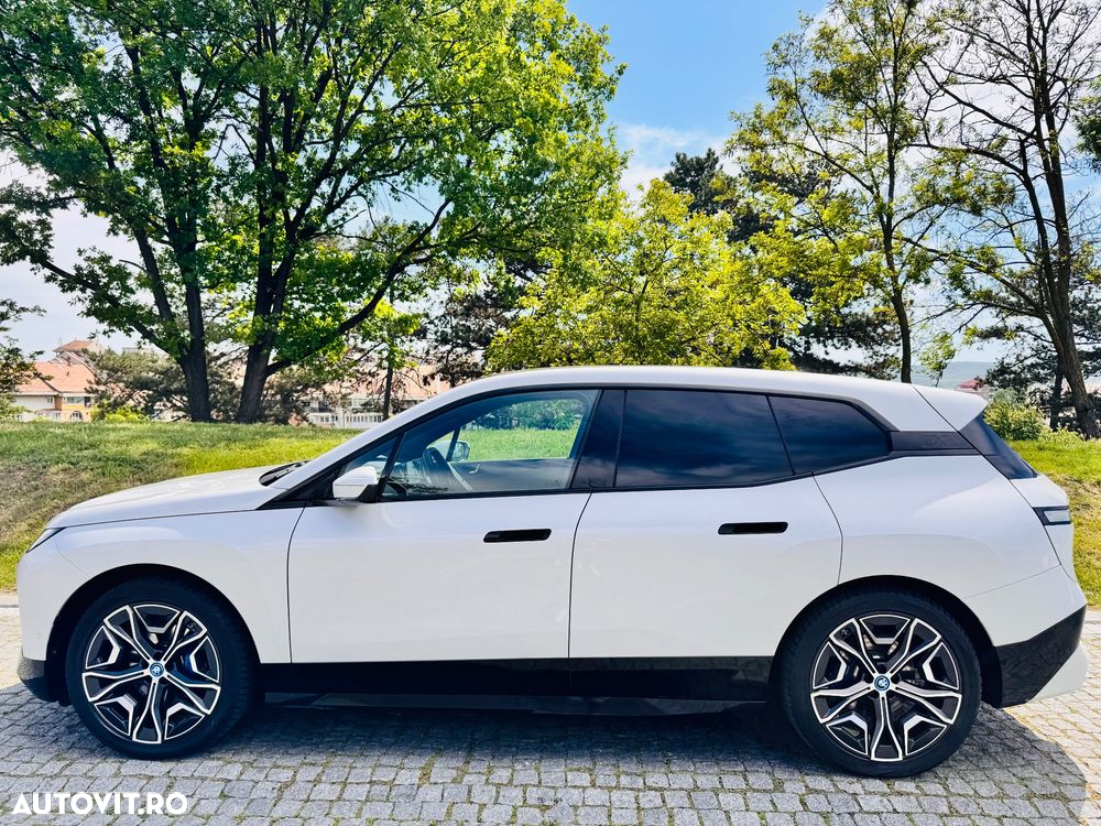 BMW iX xDrive40 - 8