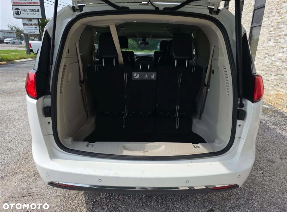 Chrysler Pacifica - 15