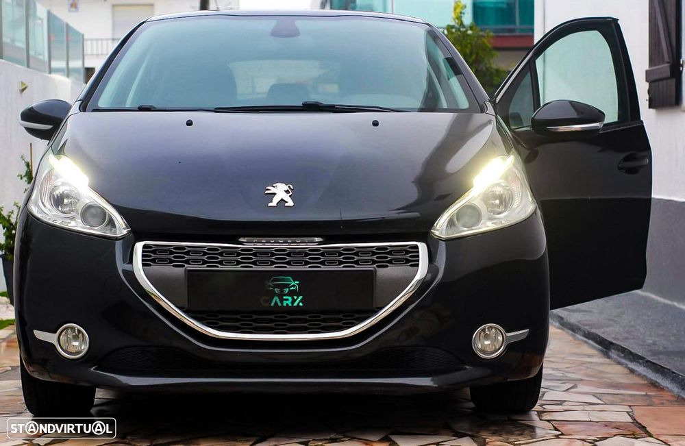 Peugeot 208 1.4 HDi Allure - 1