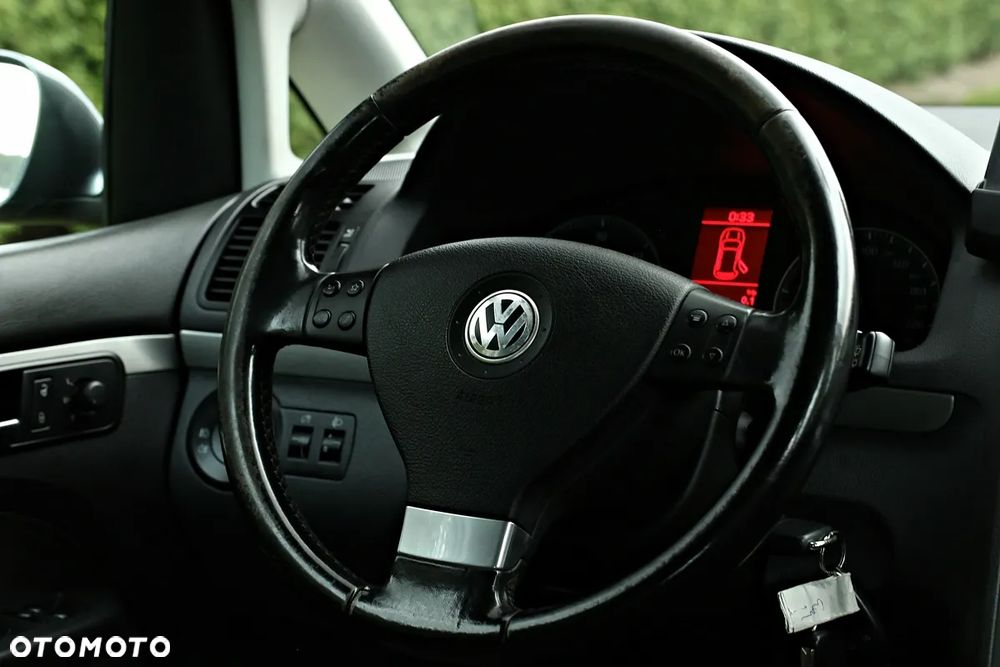 Volkswagen Touran - 27