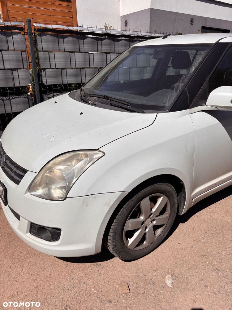 Suzuki Swift - 4