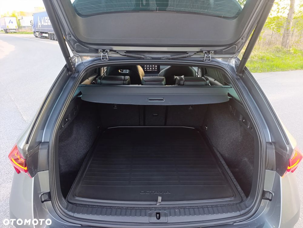 Skoda Octavia 2.0 TDI DSG 4x4 RS - 32