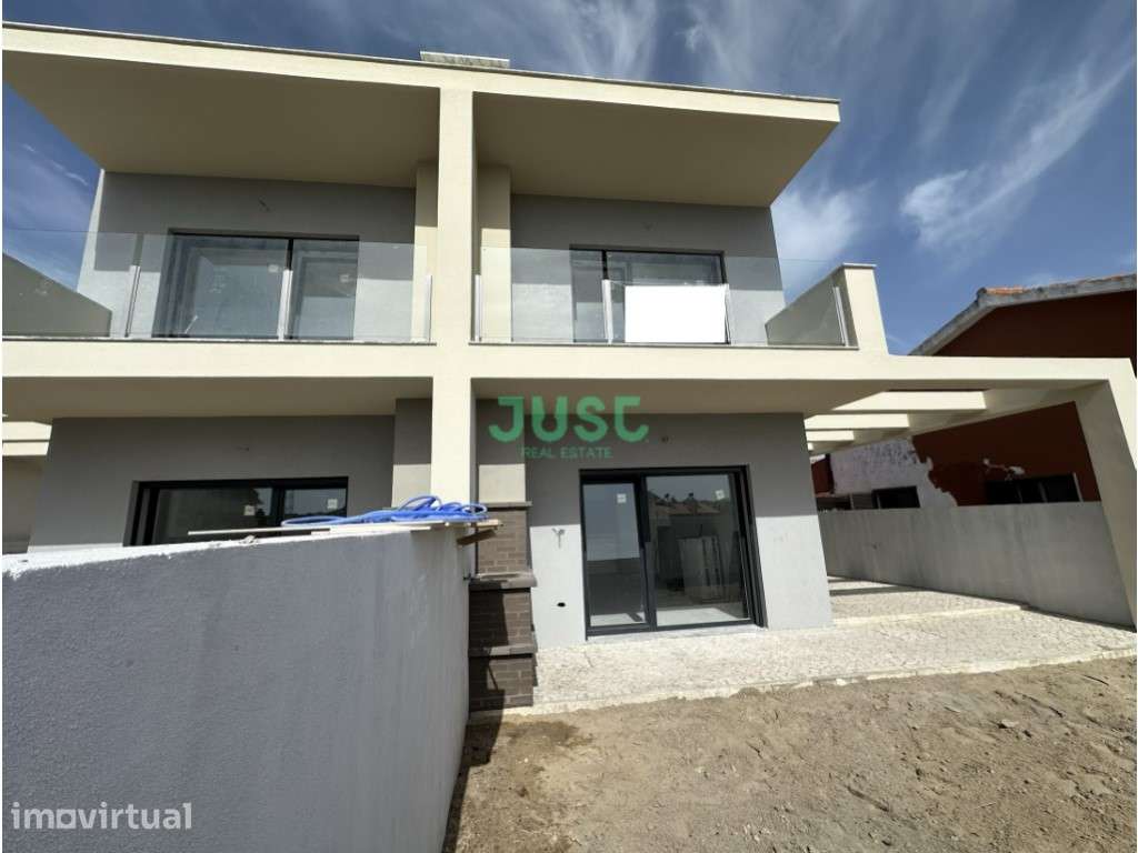 Moradia T3 com 2 suítes em Fernão Ferro. - Grande imagem: 2/25
