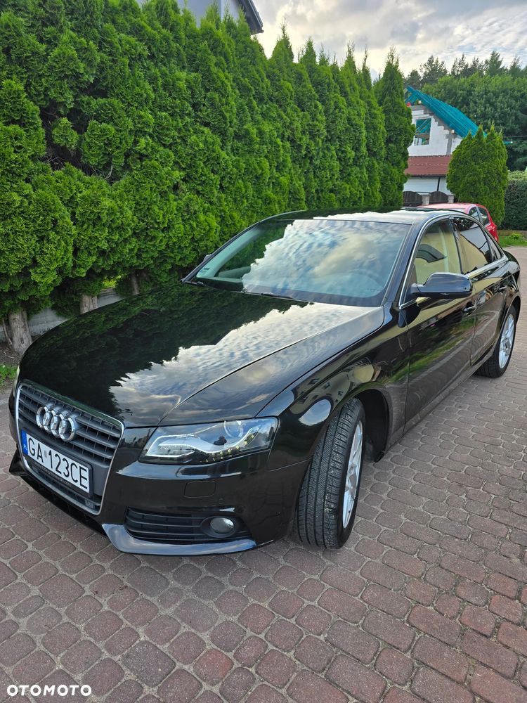 Audi A4 Limousine - 1