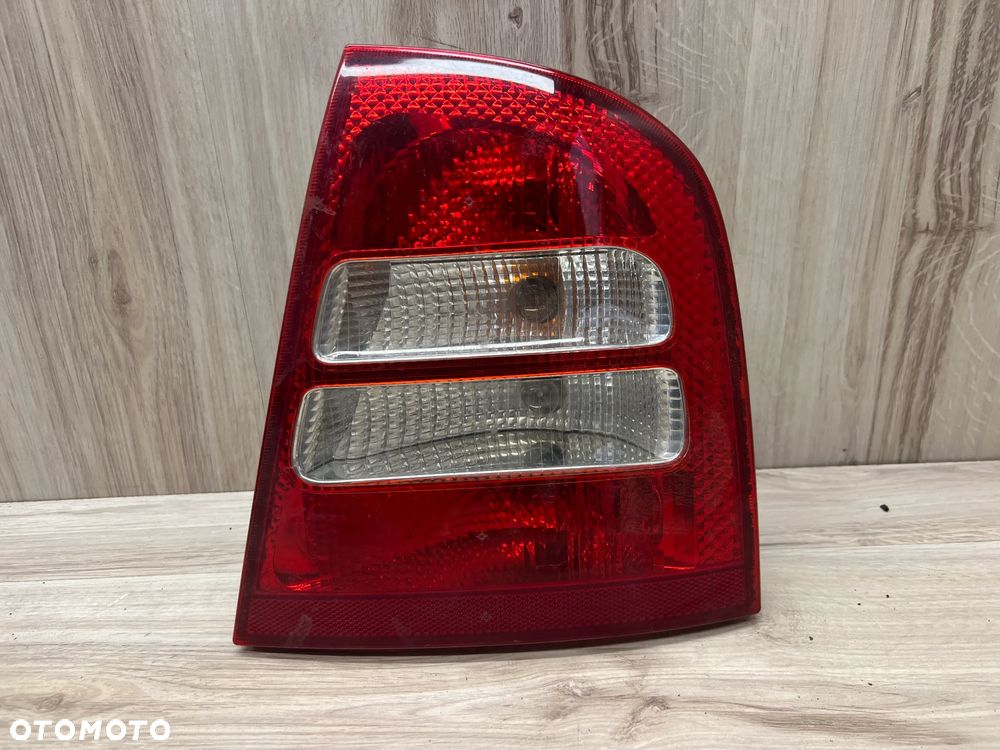 LAMPA TYLNA PRAWA SKODA OCTAVIA I FL LIFT HB