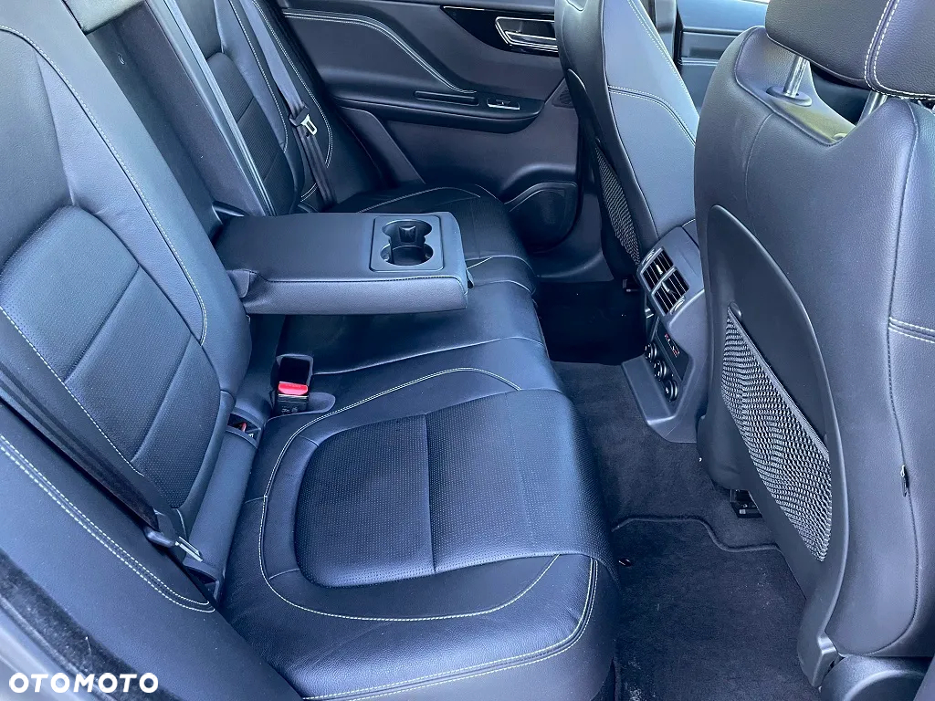 Jaguar F-Pace 2.0 i4D AWD R-Sport - 19