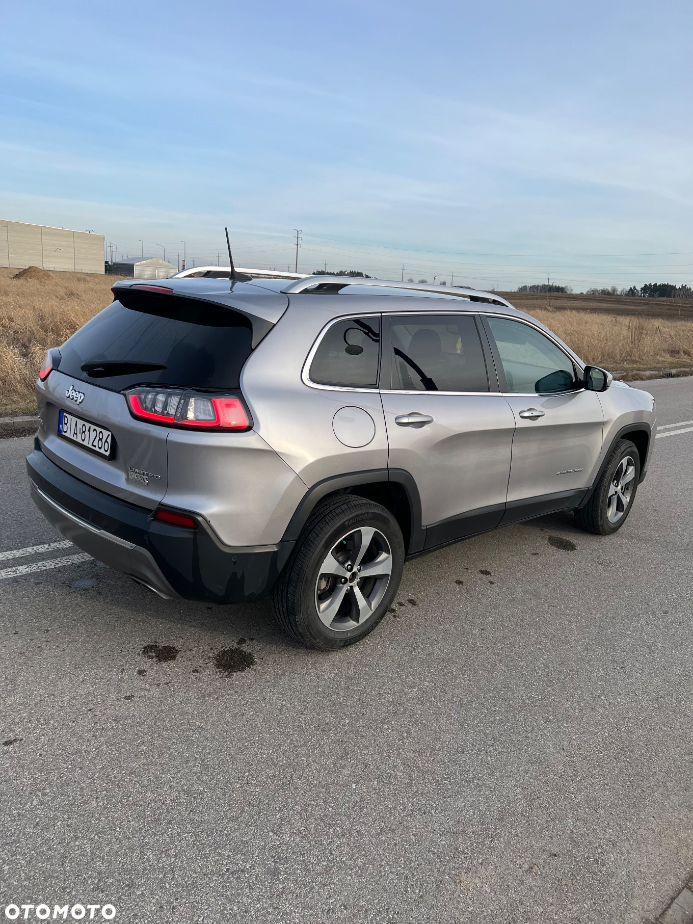 Jeep Cherokee - 4