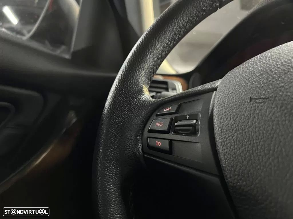 BMW 320 d Line Luxury Purity - 25