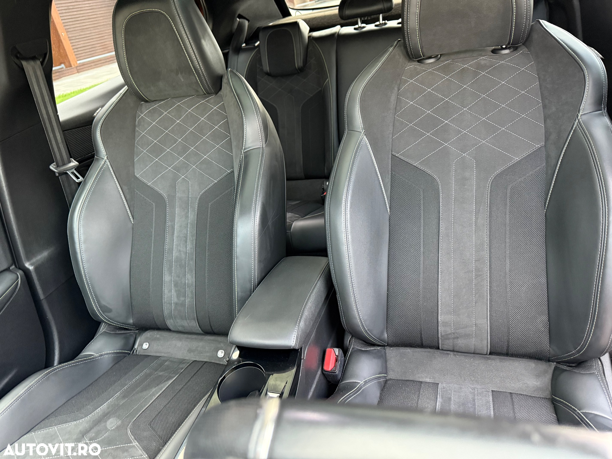 Peugeot 2008 BlueHDi 130 EAT8 Allure Pack - 31