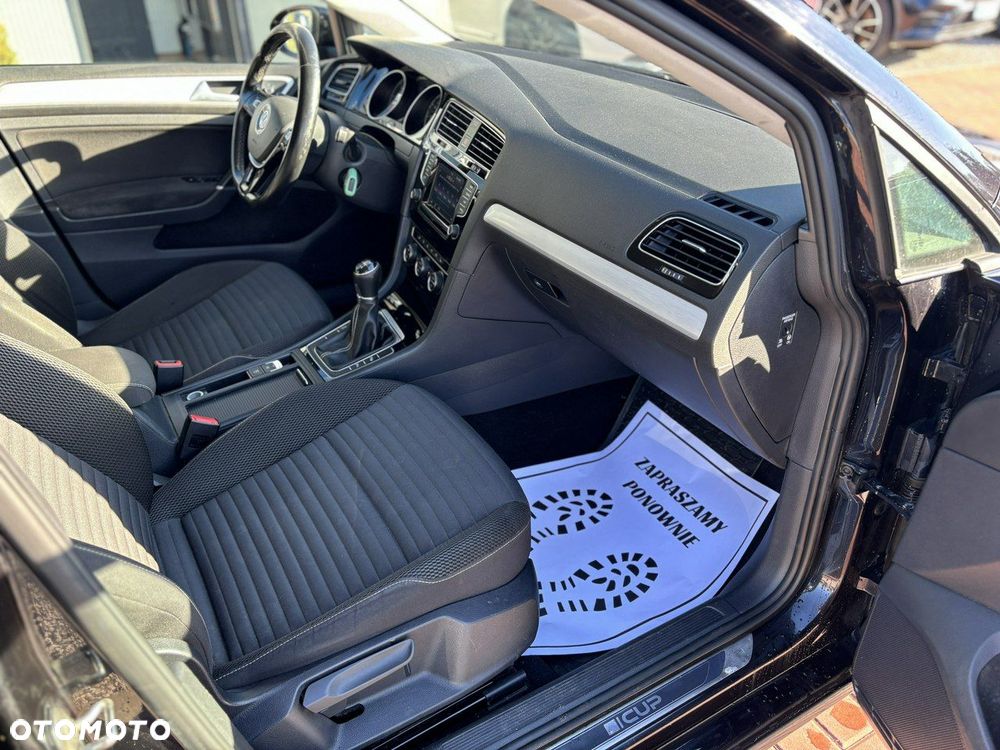 Volkswagen Golf - 28