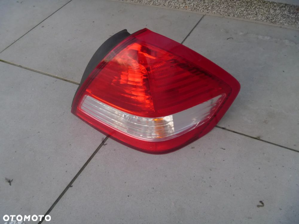 NISSAN TIIDA SEDAN LAMPA PRAWA ORYGINAŁ - 2