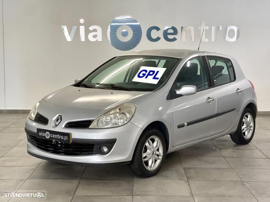 Renault Clio 1.2 16V Confort - 1