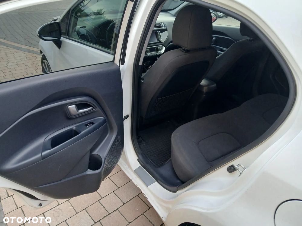 Kia Rio 1.4 L - 9