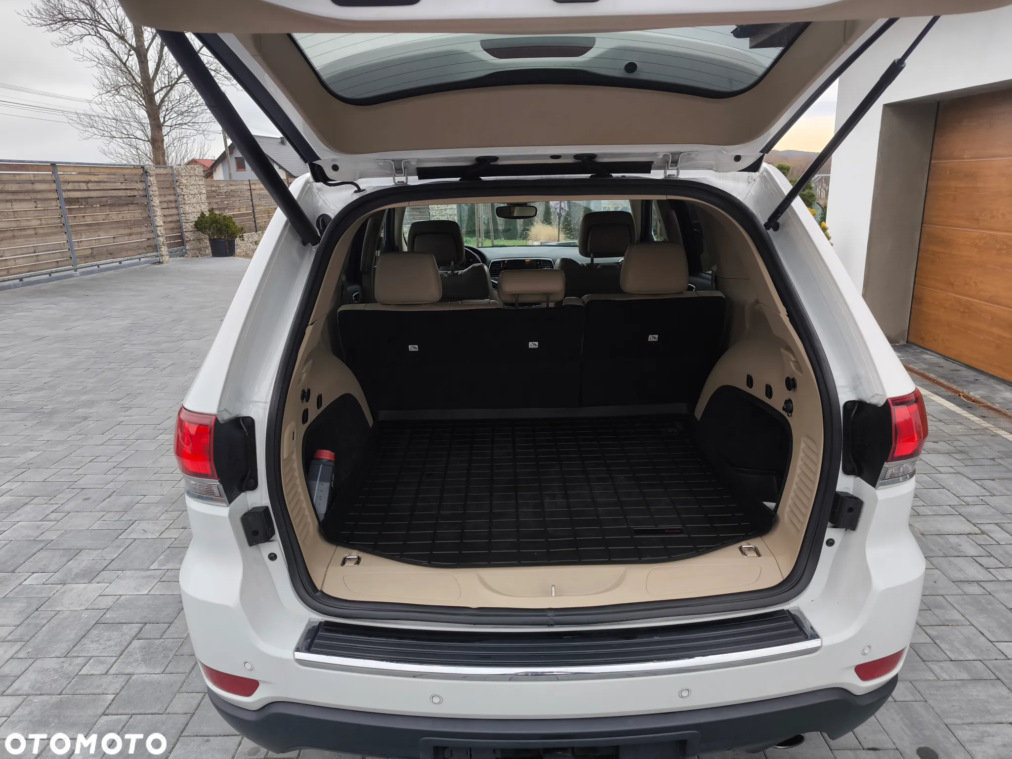 Jeep Grand Cherokee - 11