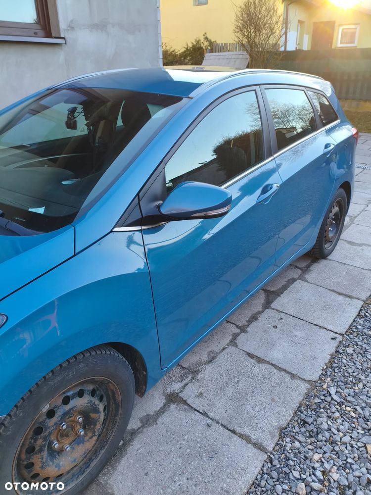 Hyundai i30 i30cw 1.4 Intro Edition - 2