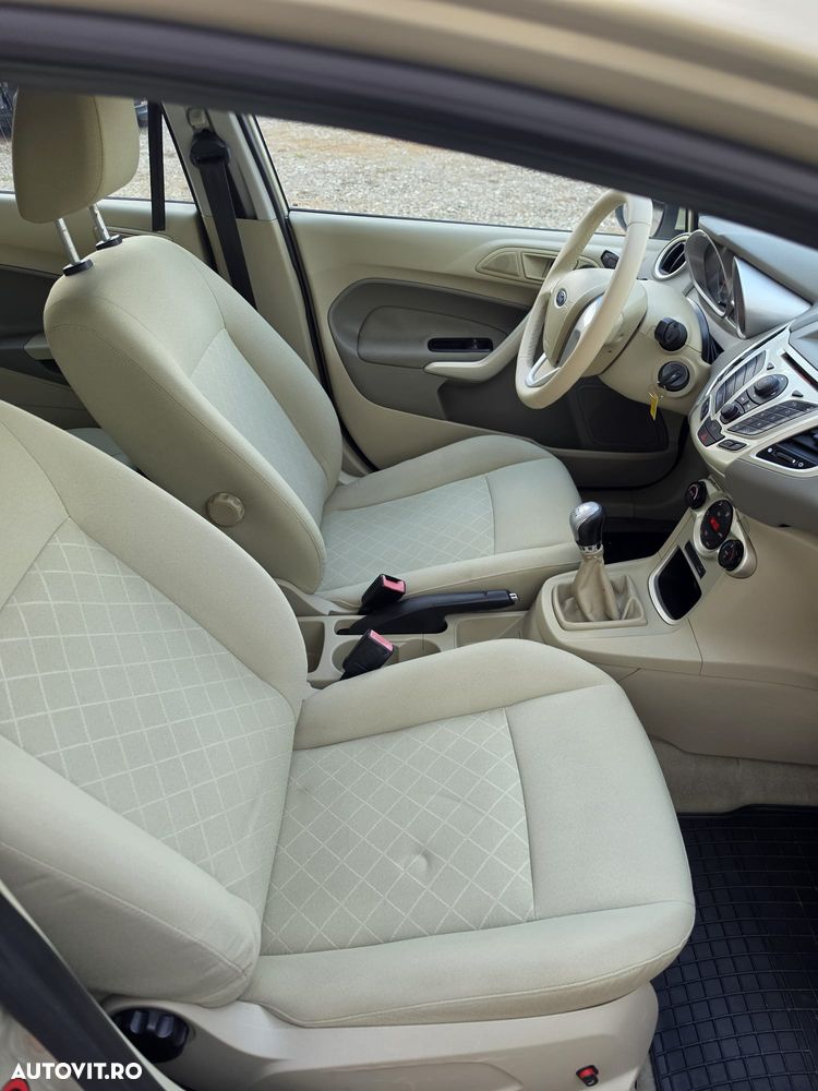 Ford Fiesta 1.4 Ghia - 17