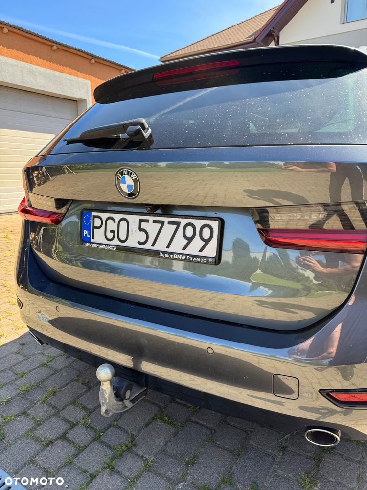 BMW Seria 3 318d mHEV - 14