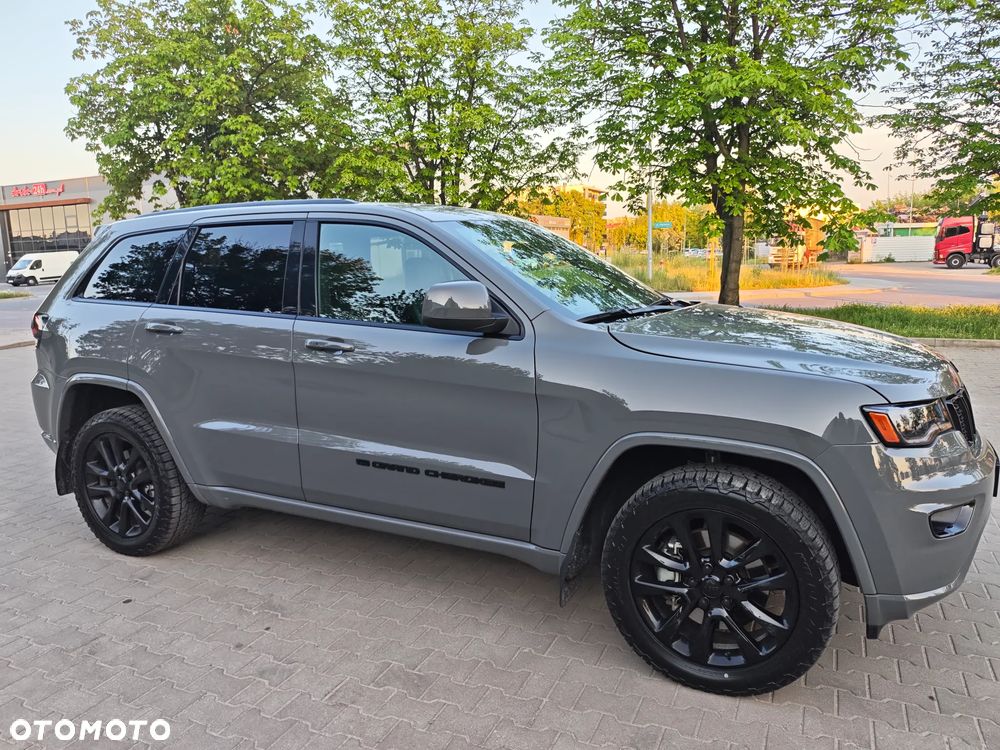Jeep Grand Cherokee - 1