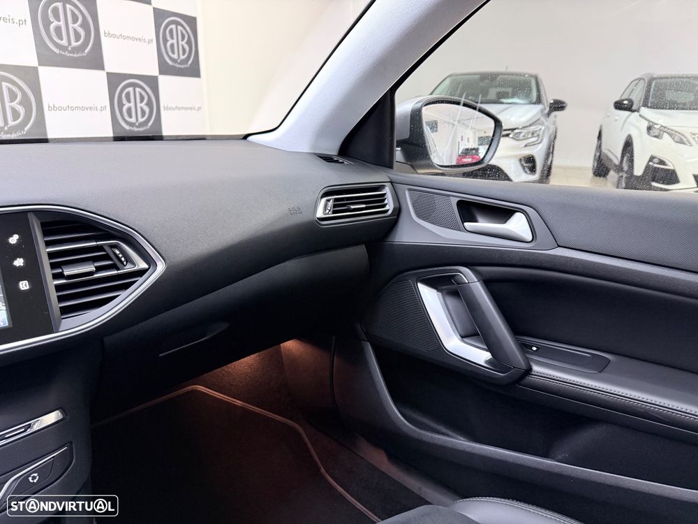 Peugeot 308 PureTech 130 GPF EAT8 Stop & Start Allure - 28