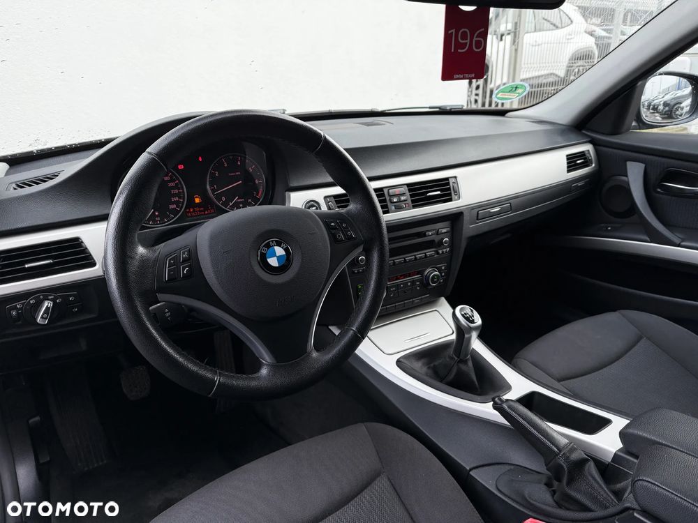 BMW Seria 3 318i Edition Lifestyle - 24