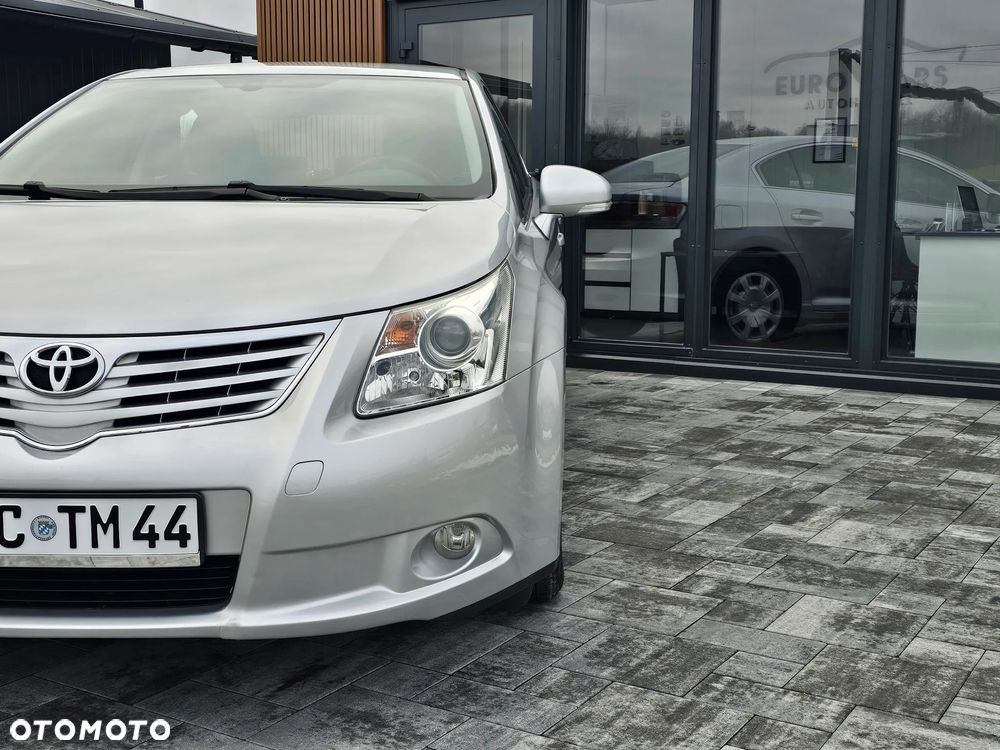 Toyota Avensis 1.8 Comfort - 22