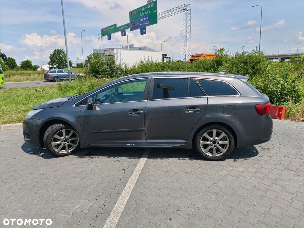 Toyota Avensis 1.8 Premium MS - 9