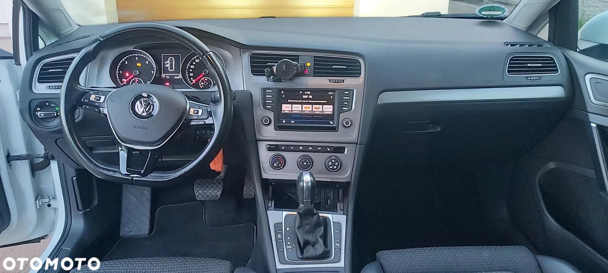 Volkswagen Golf 2.0 BlueTDI DSG Comfortline - 11