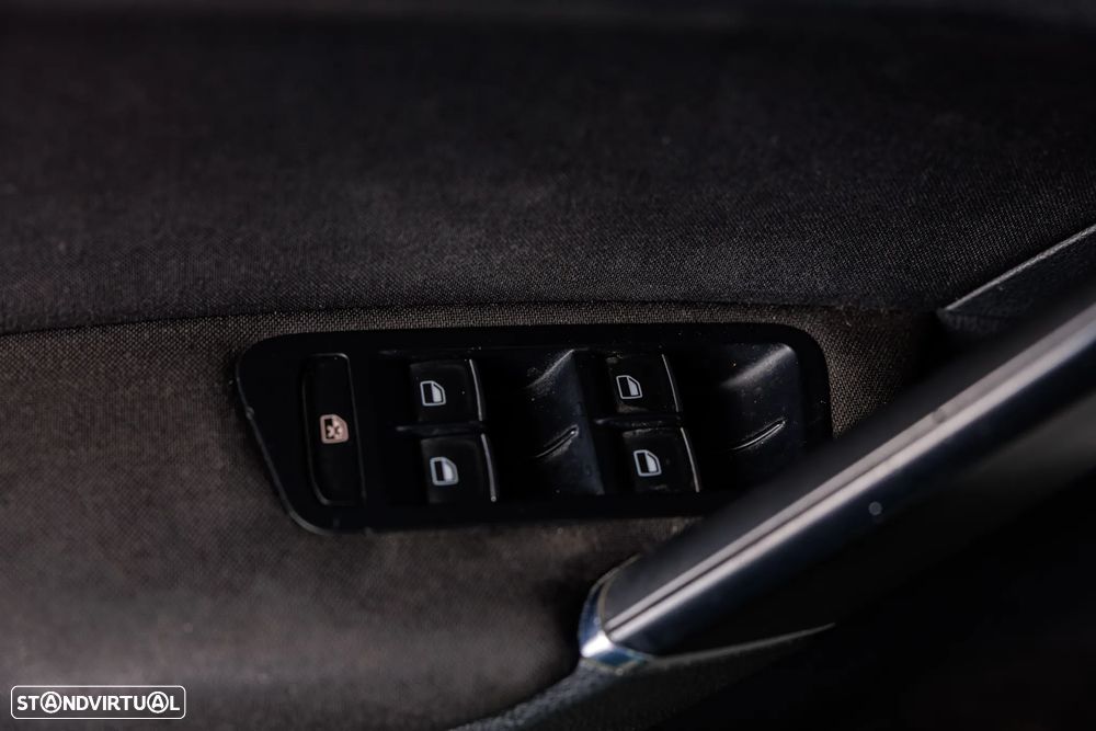 VW Golf 2.0 BlueTDI DSG Comfortline - 20