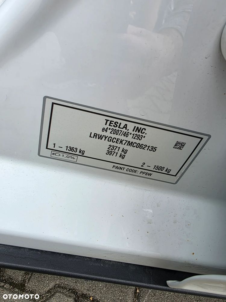 Tesla Model Y Long Range AWD - 21