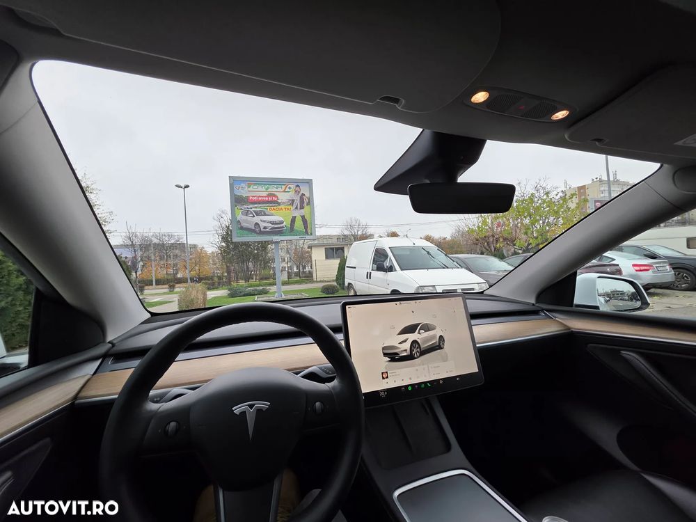 Tesla Model Y AWD Long Range - 14